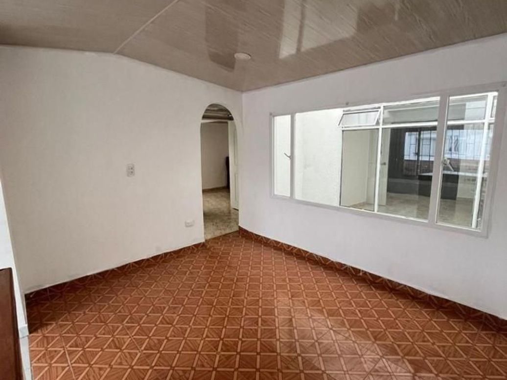Casa de 5 alcobas en venta en Santa Cecilia, Bogotá, 380 m² · foto 8 de 20