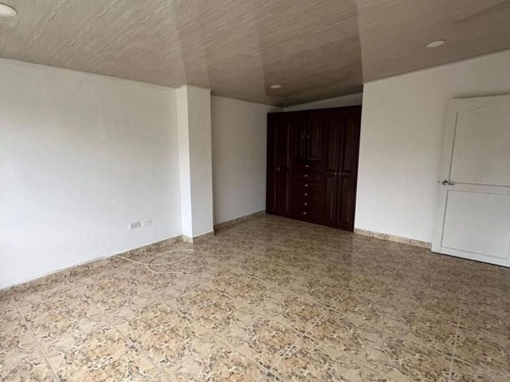 Casa de 5 alcobas en venta en Santa Cecilia, Bogotá, 380 m² · foto 16 de 20
