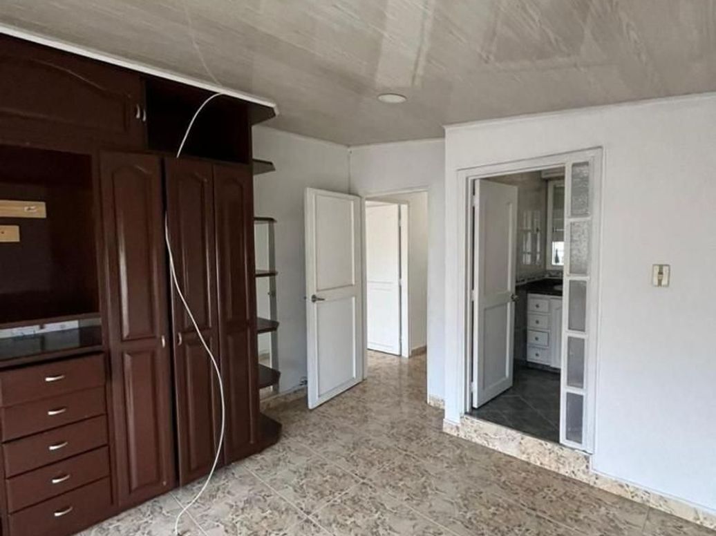 Casa de 5 alcobas en venta en Santa Cecilia, Bogotá, 380 m² · foto 19 de 20