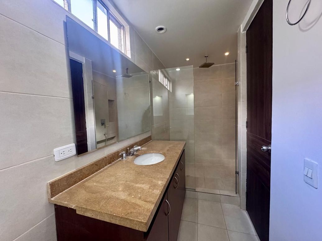 Apartamento de 4 alcobas en venta en Pradera Norte, Bogotá · foto 11 de 18