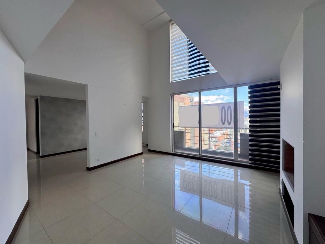 Apartamento de 4 alcobas en venta en Pradera Norte, Bogotá · foto 2 de 18