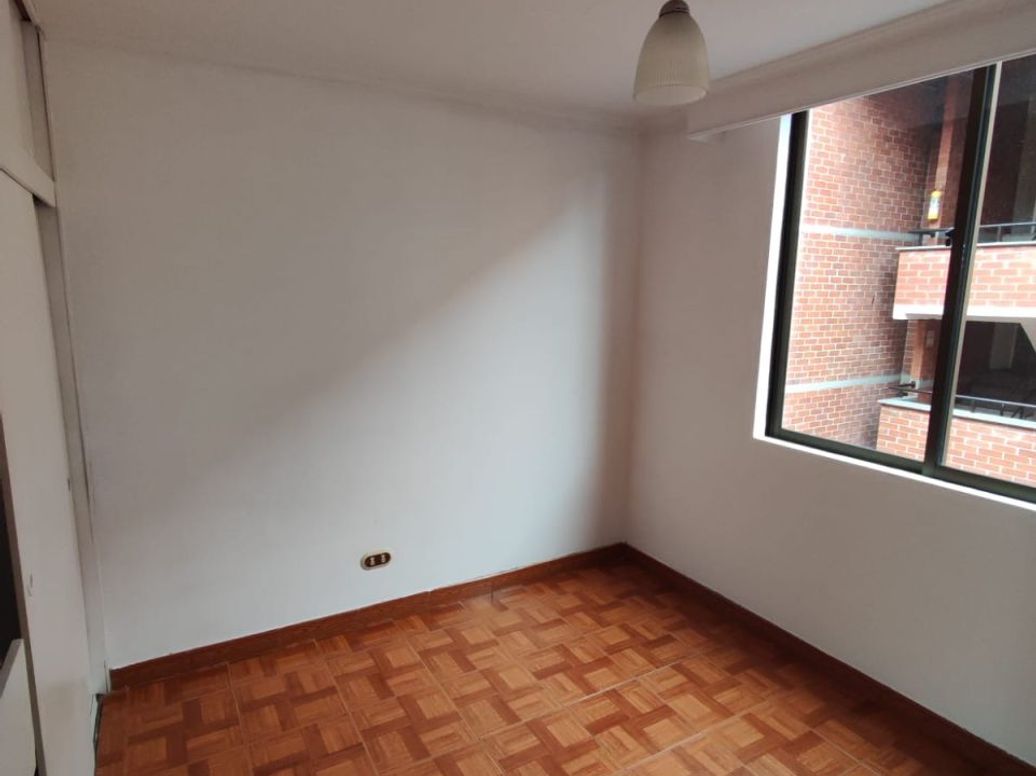 Apartamento de 3 alcobas en venta en Ub. Castilla La Nueva, Bogotá, 65 m² · foto 3 de 8