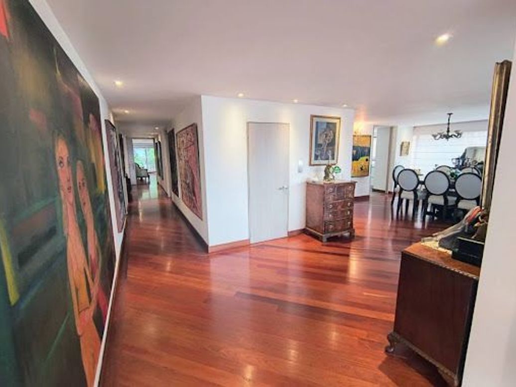Apartamento de 3 alcobas en venta en El Refugio, Bogotá, 367 m² · foto 4 de 20