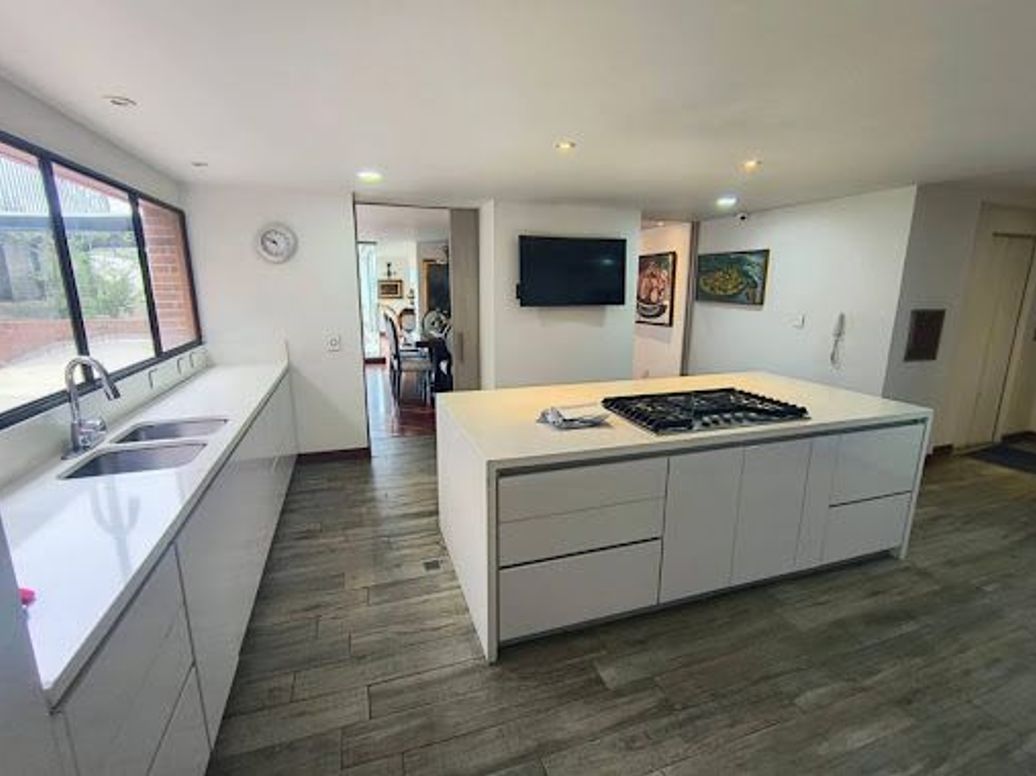 Apartamento de 3 alcobas en venta en El Refugio, Bogotá, 367 m² · foto 8 de 20