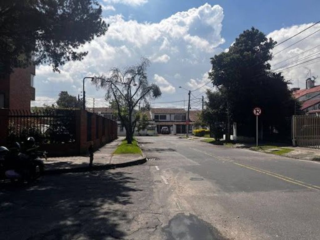 Casa de 5 alcobas en venta en Prado Veraniego Sur, Bogotá, 281 m² · foto 3 de 20