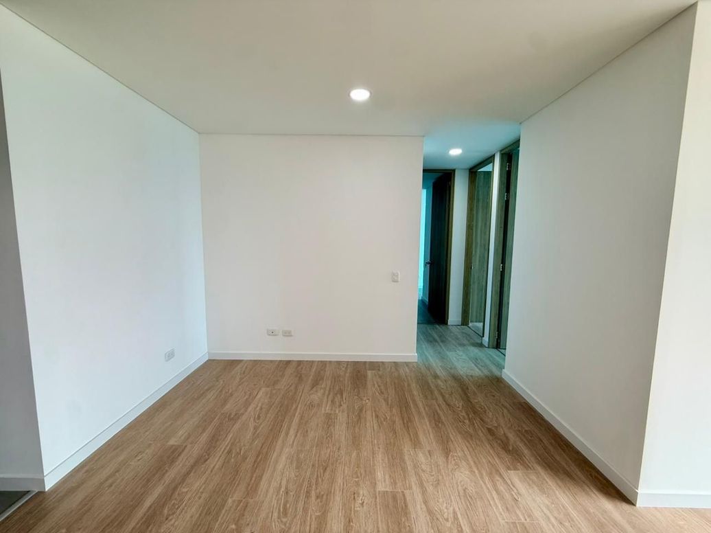 Apartamento de 3 alcobas en venta en San Antonio Norte, Bogotá, 79 m² · foto 9 de 19