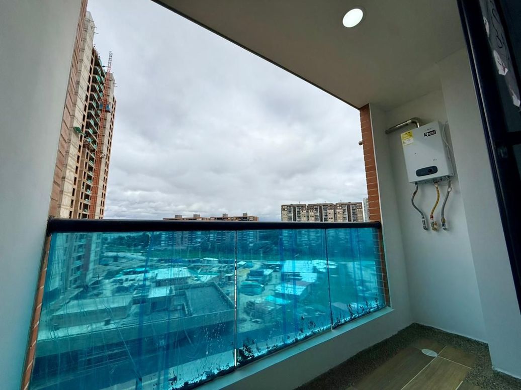 Apartamento de 3 alcobas en venta en San Antonio Norte, Bogotá, 79 m² · foto 6 de 19