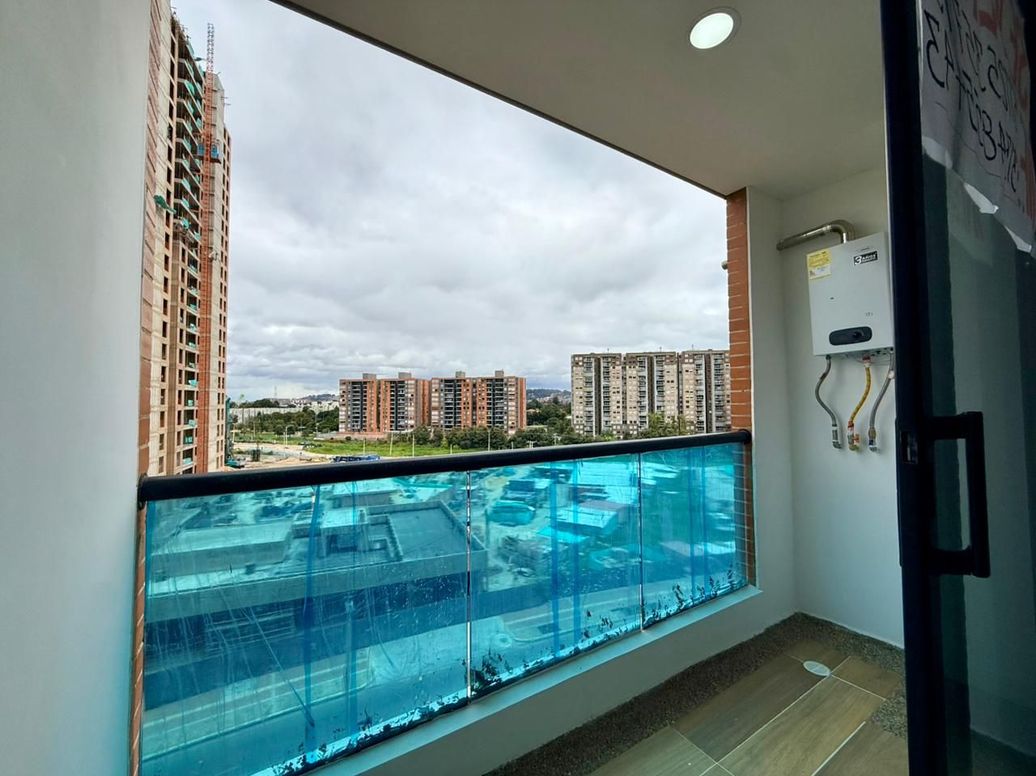 Apartamento de 3 alcobas en venta en San Antonio Norte, Bogotá, 79 m² · foto 5 de 19