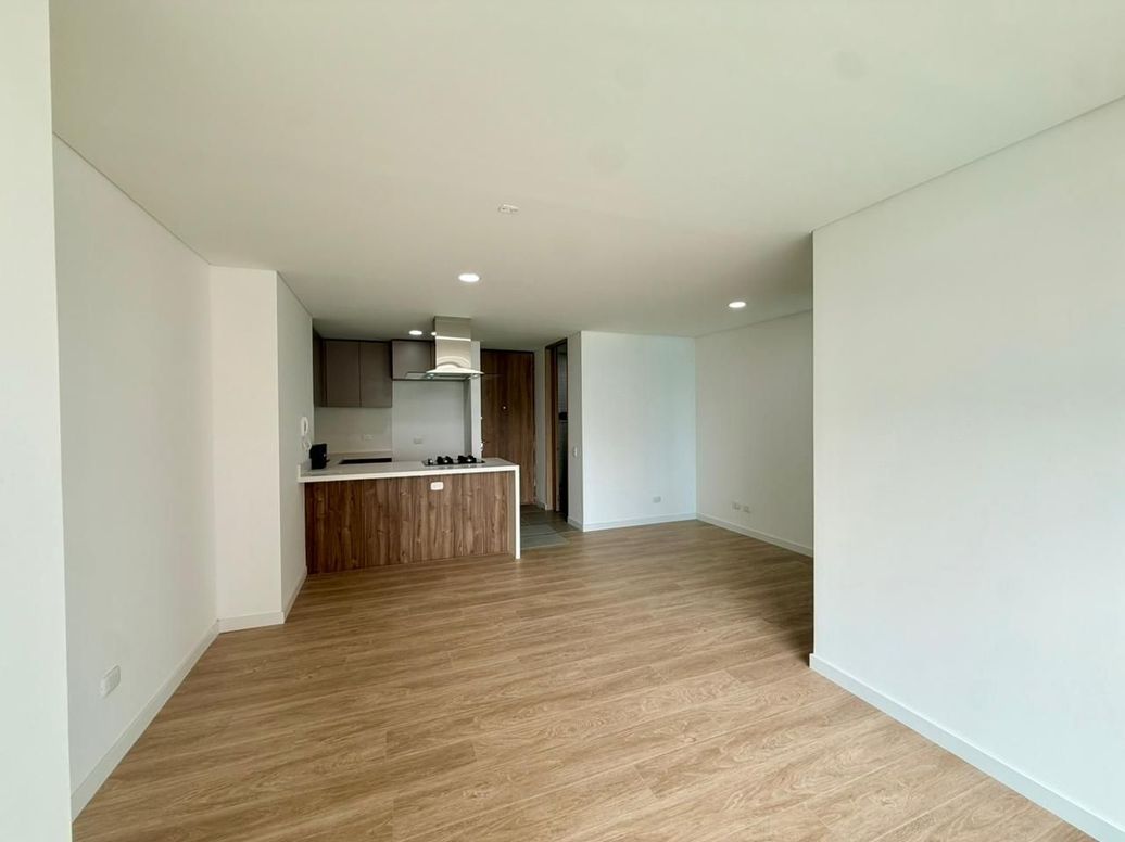 Apartamento de 3 alcobas en venta en San Antonio Norte, Bogotá, 79 m² · foto 2 de 19