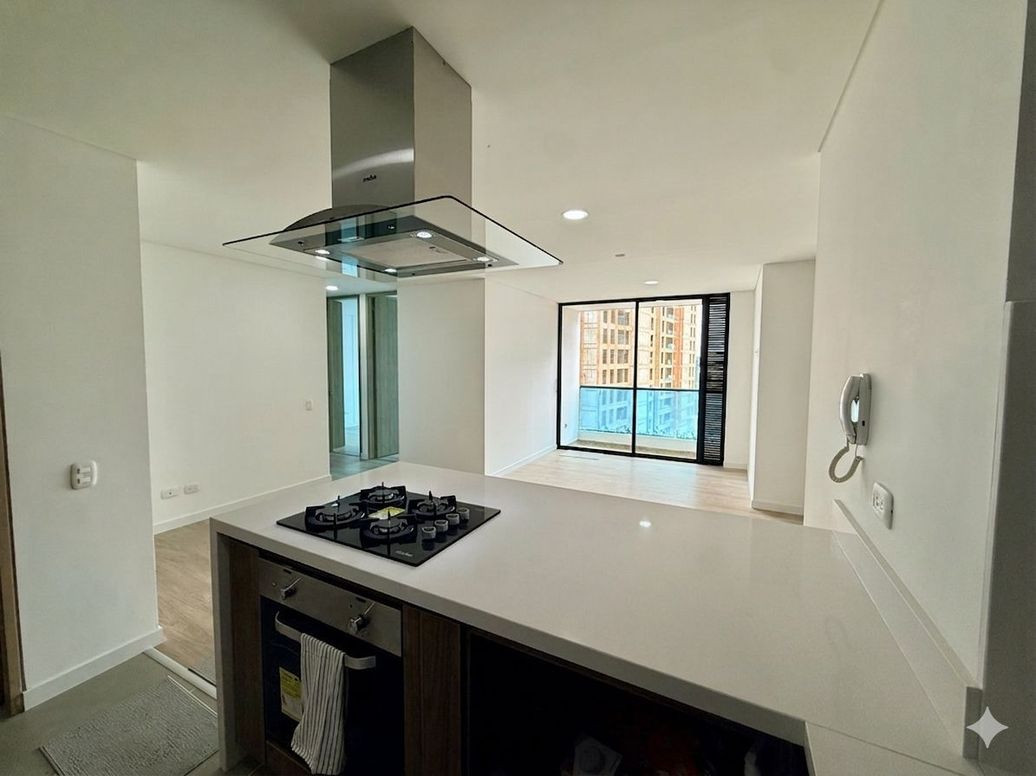 Apartamento de 3 alcobas en venta en San Antonio Norte, Bogotá, 79 m² · foto 4 de 19