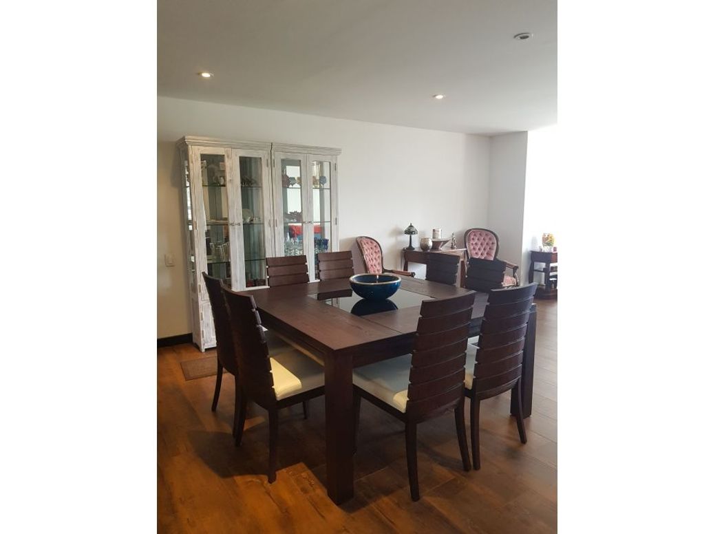 Apartamento de 3 alcobas en venta en El Castillo, Bogotá, 102 m² · foto 3 de 18