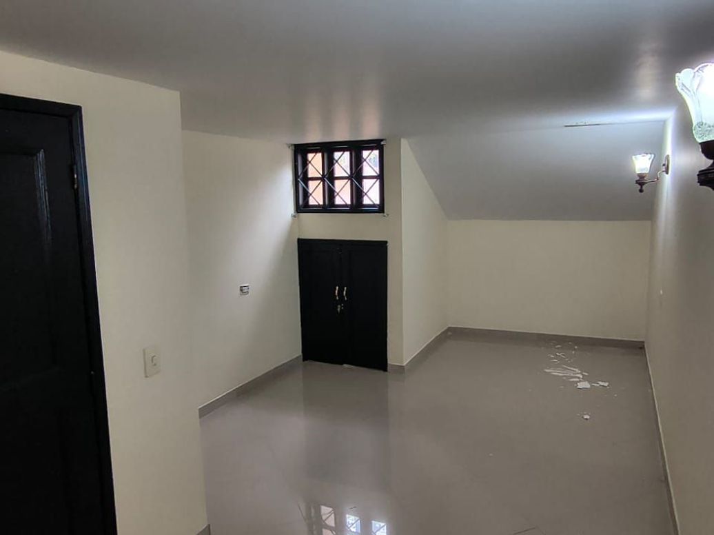 Casa de 3 alcobas en venta en Santa Barbara Central, Bogotá, 242 m² · foto 10 de 20
