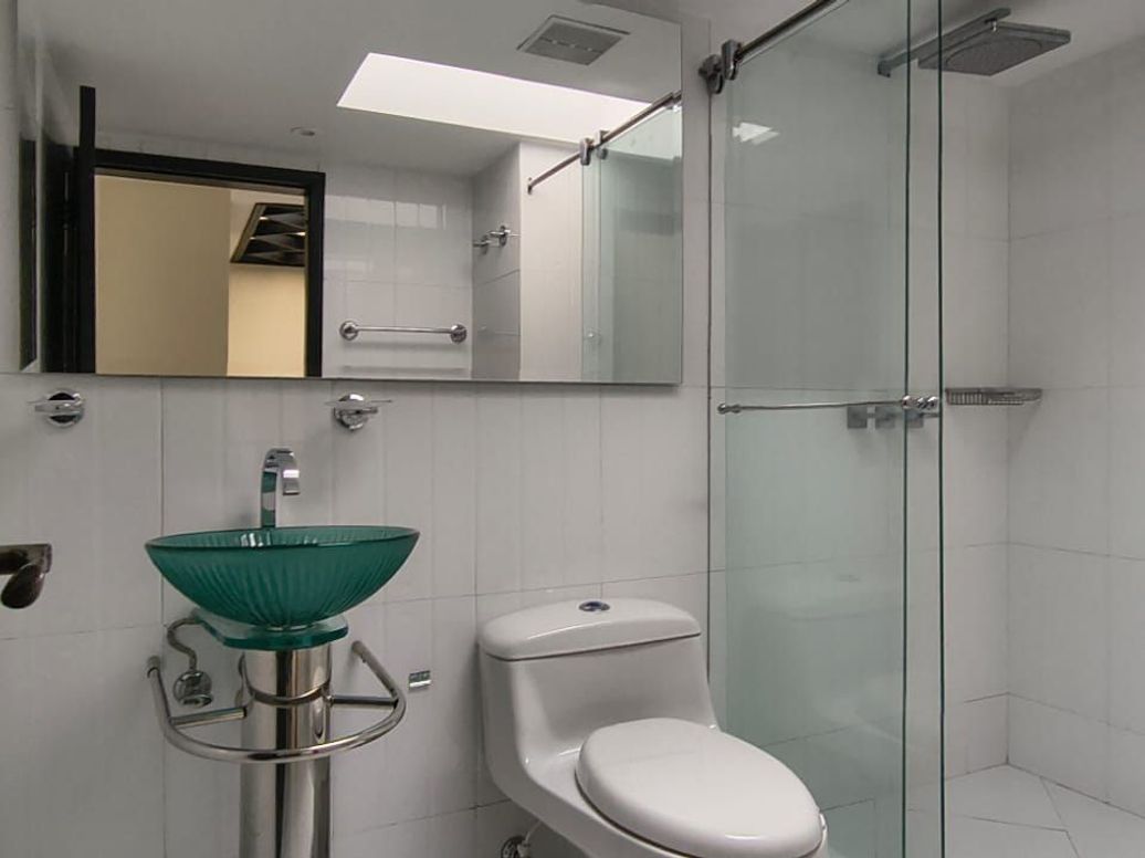 Casa de 3 alcobas en venta en Santa Barbara Central, Bogotá, 242 m² · foto 2 de 20