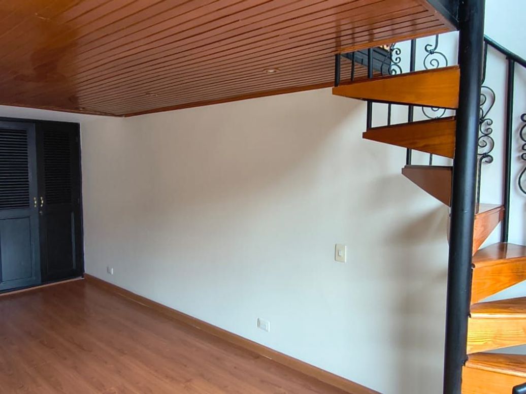Casa de 3 alcobas en venta en Santa Barbara Central, Bogotá, 242 m² · foto 15 de 20