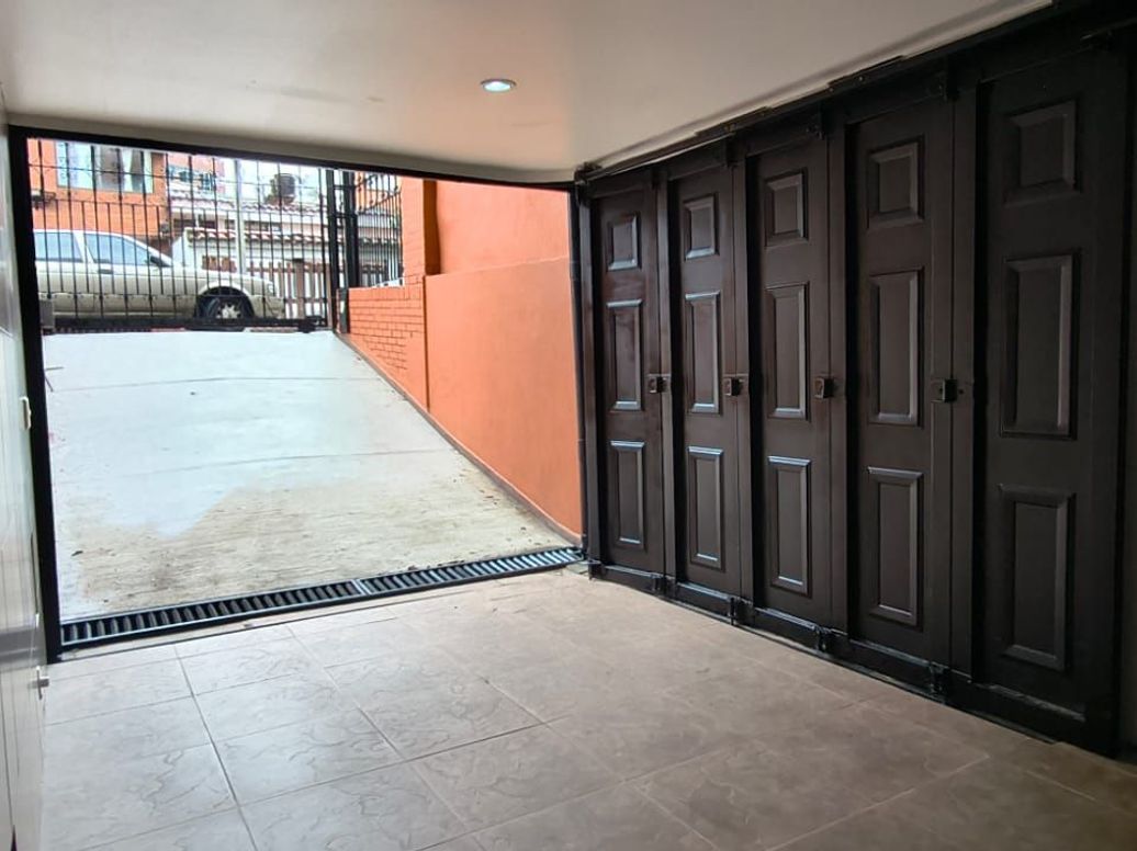 Casa de 3 alcobas en venta en Santa Barbara Central, Bogotá, 242 m² · foto 13 de 20
