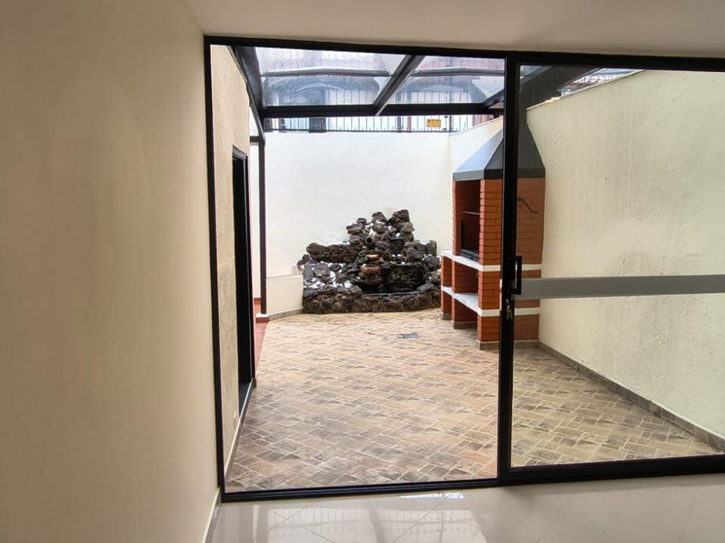 Casa de 3 alcobas en venta en Santa Barbara Central, Bogotá, 242 m² · foto 14 de 20