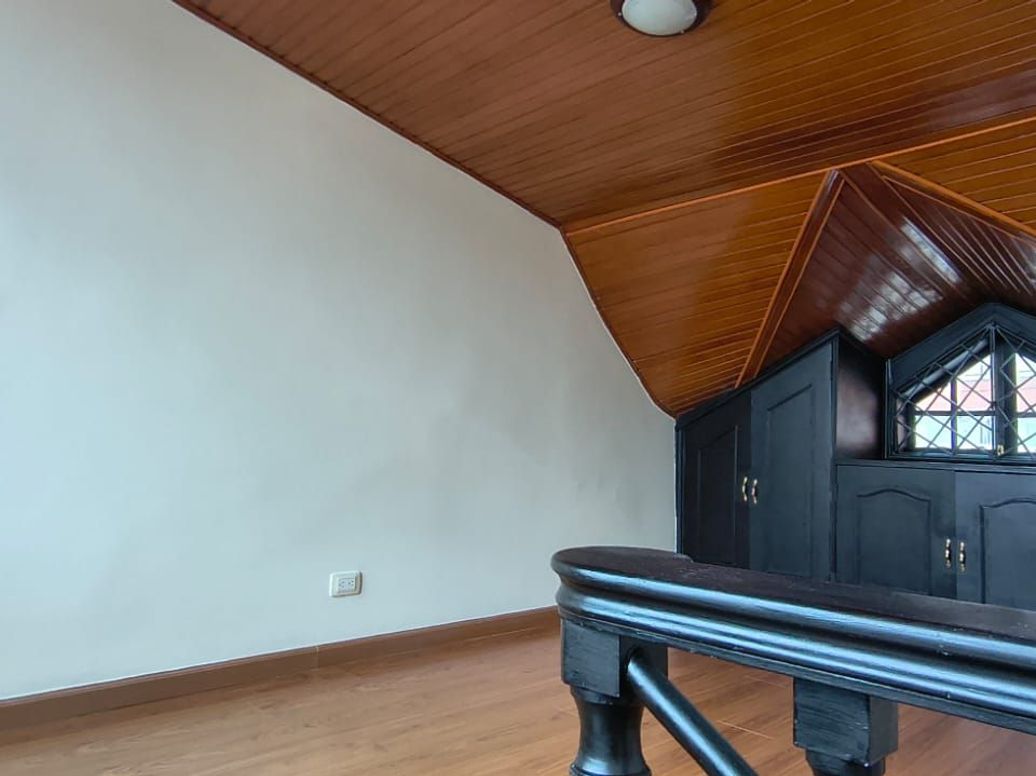 Casa de 3 alcobas en venta en Santa Barbara Central, Bogotá, 242 m² · foto 18 de 20