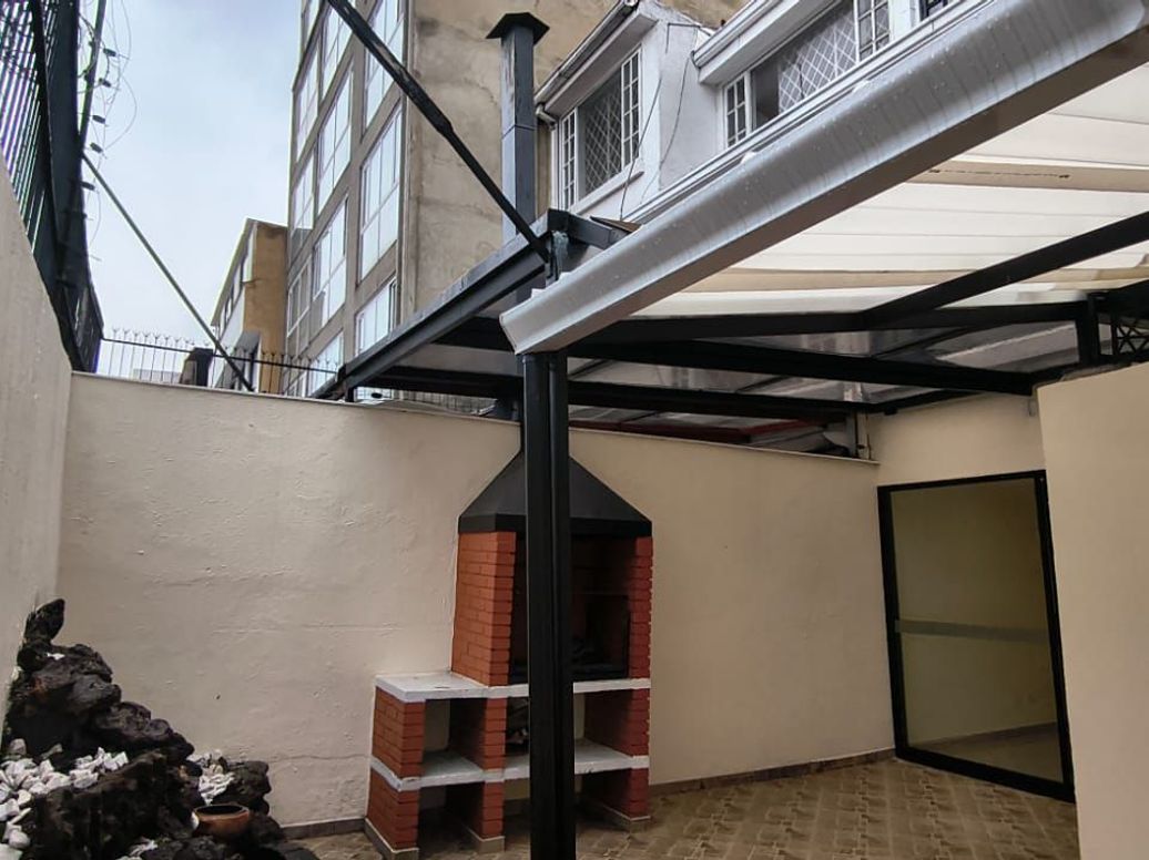 Casa de 3 alcobas en venta en Santa Barbara Central, Bogotá, 242 m² · foto 4 de 20