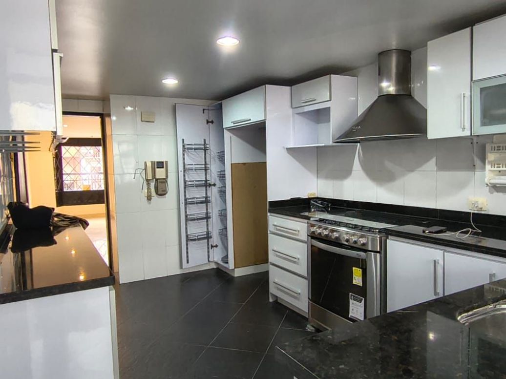Casa de 3 alcobas en venta en Santa Barbara Central, Bogotá, 242 m² · foto 19 de 20