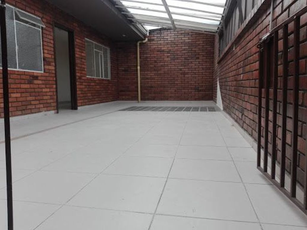 Casa de 6 alcobas en venta en Ciudad Kennedy Central, Bogotá, 300 m² · foto 18 de 20