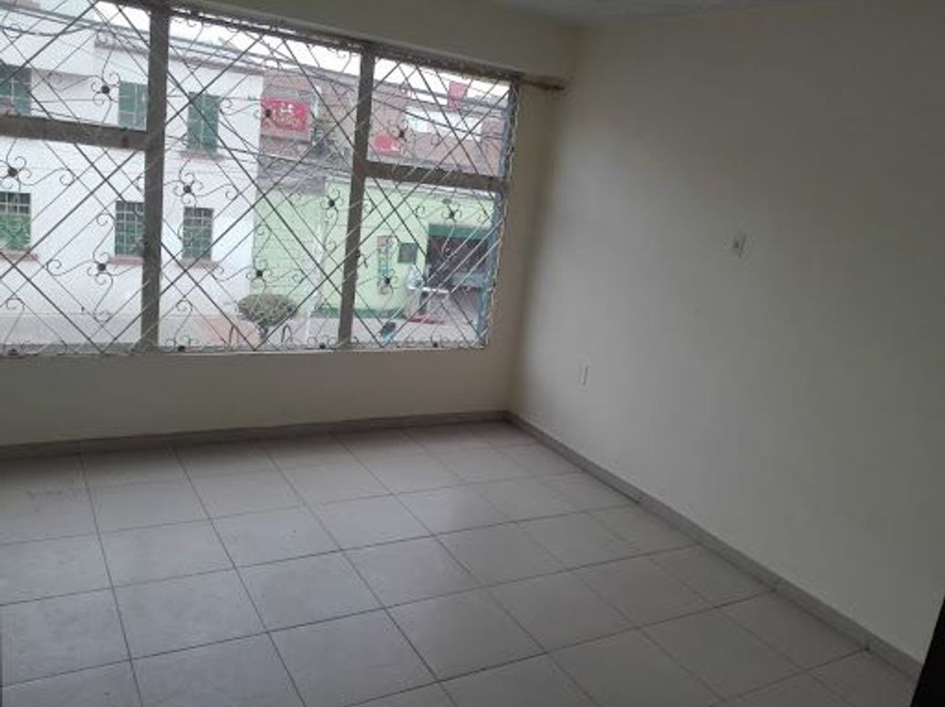 Casa de 6 alcobas en venta en Ciudad Kennedy Central, Bogotá, 300 m² · foto 11 de 20