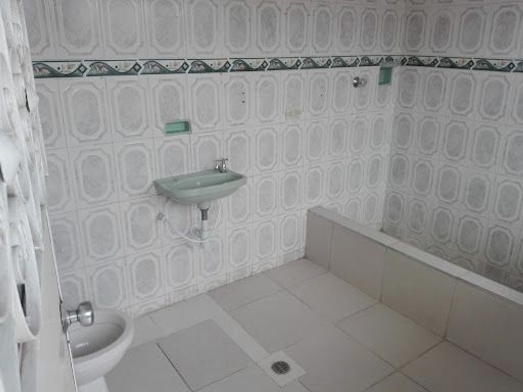 Casa de 6 alcobas en venta en Ciudad Kennedy Central, Bogotá, 300 m² · foto 15 de 20