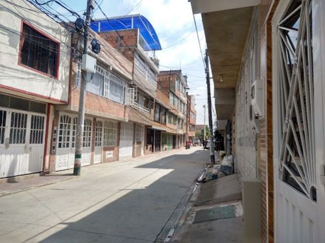 Casa de 6 alcobas en venta en Dindalito, Bogotá, 144 m² · foto 2 de 18