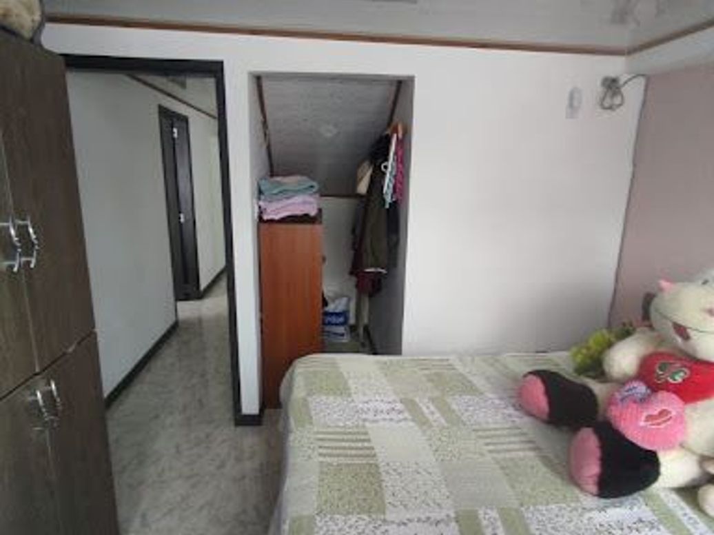 Casa de 9 alcobas en venta en Ciudad Kennedy Central, Bogotá, 149 m² · foto 17 de 17