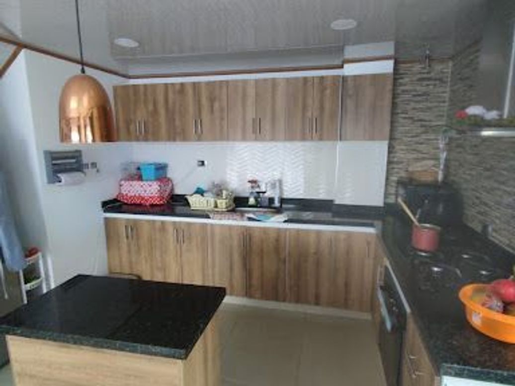 Casa de 9 alcobas en venta en Ciudad Kennedy Central, Bogotá, 149 m² · foto 2 de 17