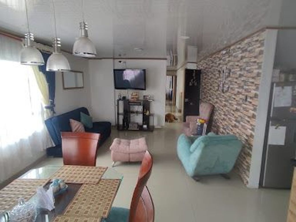 Casa de 9 alcobas en venta en Ciudad Kennedy Central, Bogotá, 149 m² · foto 3 de 17
