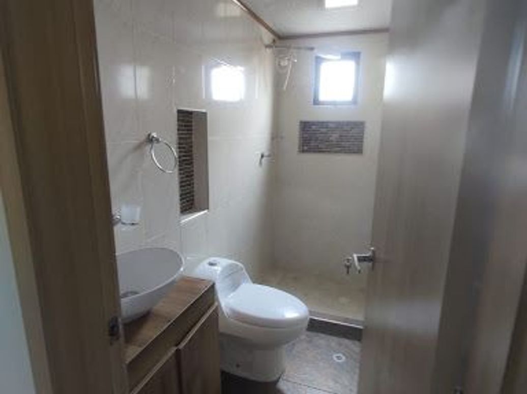 Casa de 9 alcobas en venta en Ciudad Kennedy Central, Bogotá, 149 m² · foto 15 de 17