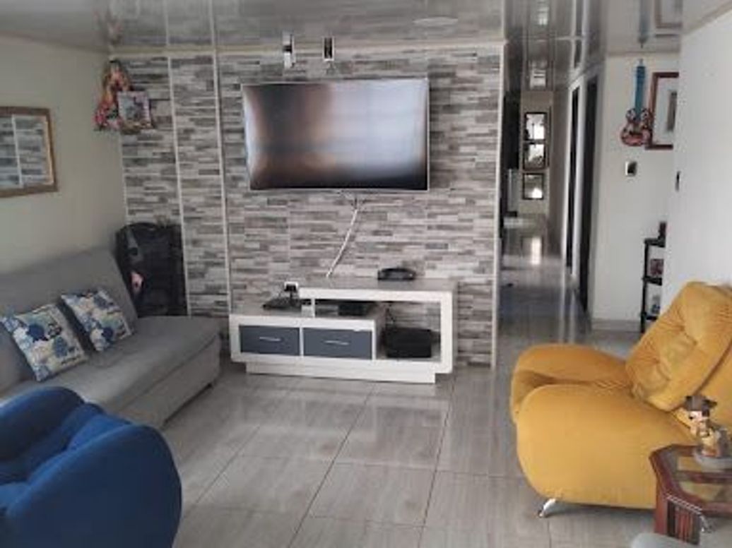 Casa de 9 alcobas en venta en Ciudad Kennedy Central, Bogotá, 149 m² · foto 12 de 17