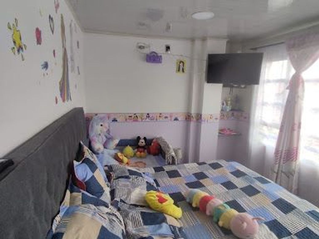 Casa de 9 alcobas en venta en Ciudad Kennedy Central, Bogotá, 149 m² · foto 11 de 17