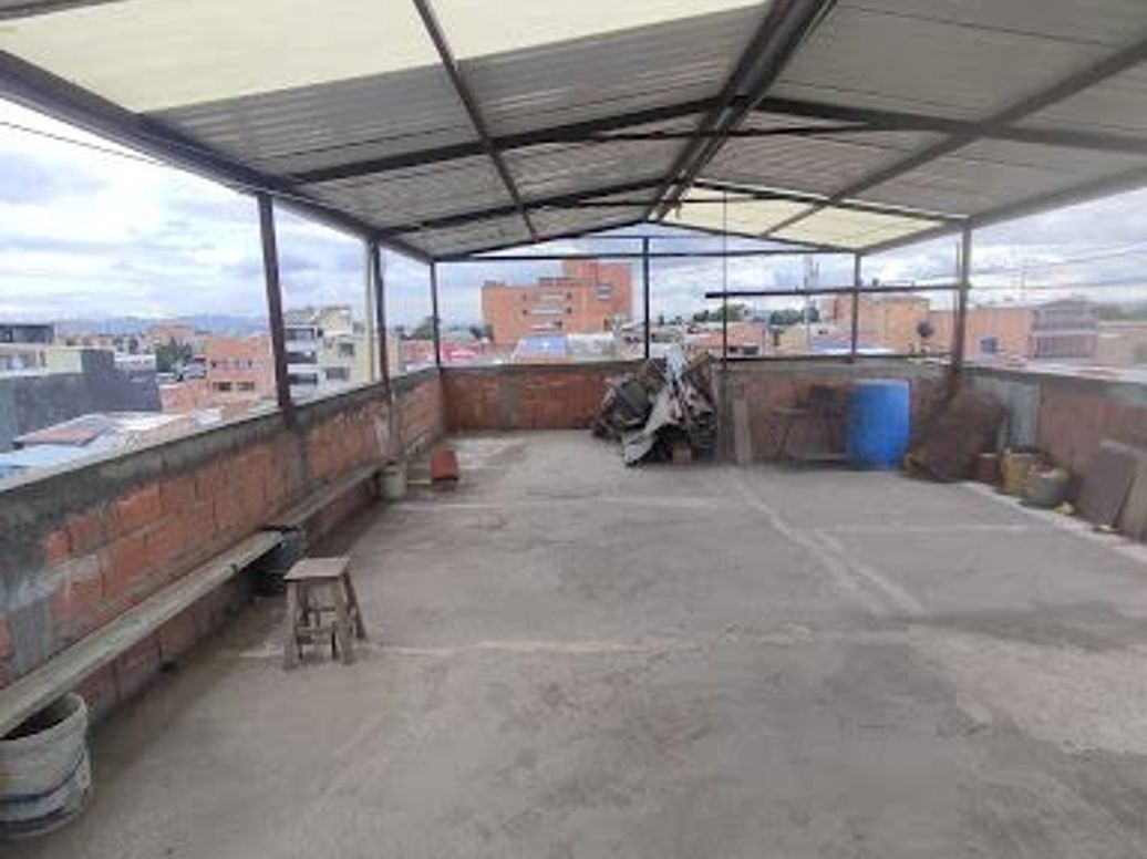Casa de 9 alcobas en venta en Ciudad Kennedy Central, Bogotá, 149 m² · foto 14 de 17