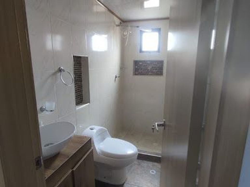 Casa de 9 alcobas en venta en Ciudad Kennedy Central, Bogotá, 149 m² · foto 4 de 17