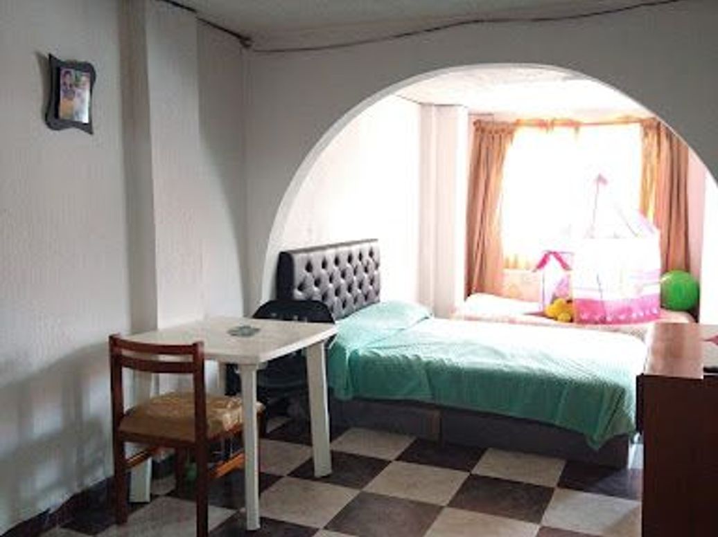 Casa de 5 alcobas en venta en Alquerias De La Fragua, Bogotá, 144 m² · foto 2 de 15