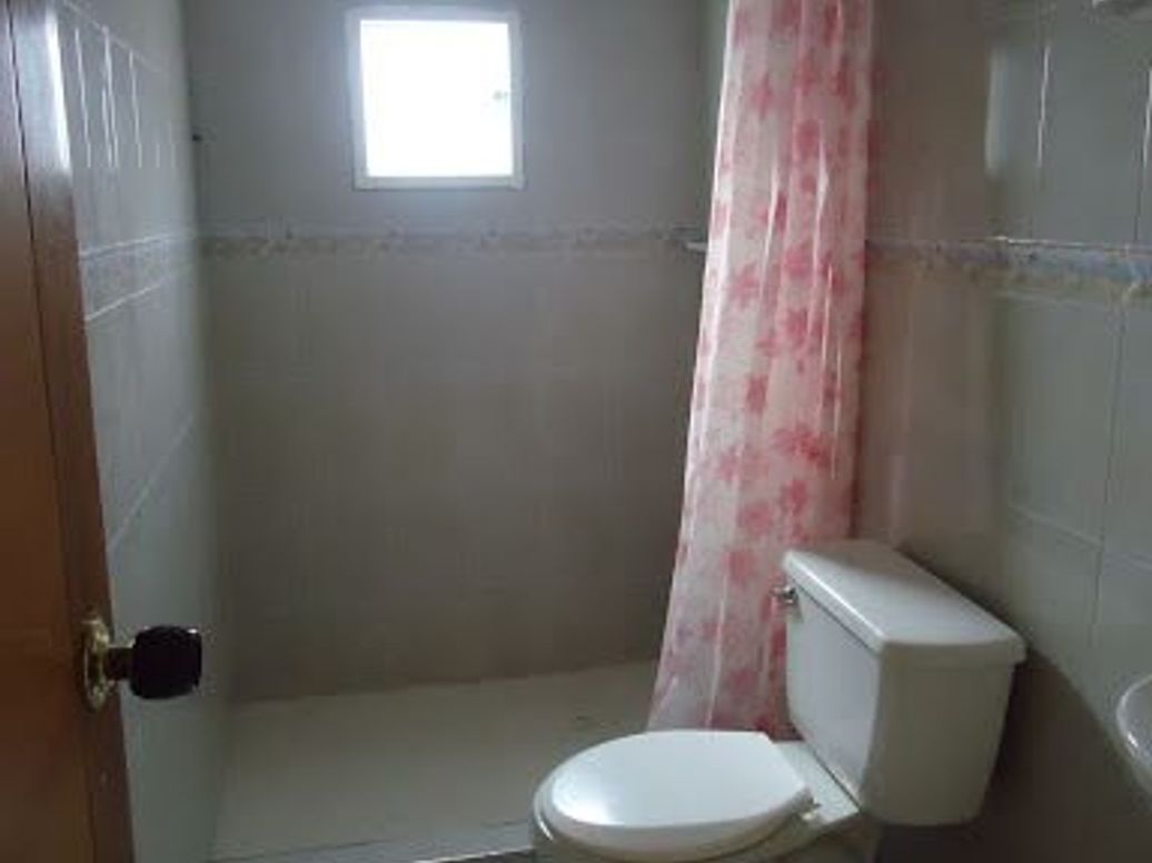 Casa de 12 alcobas en venta en Ciudad Kennedy Central, Bogotá, 300 m² · foto 10 de 12