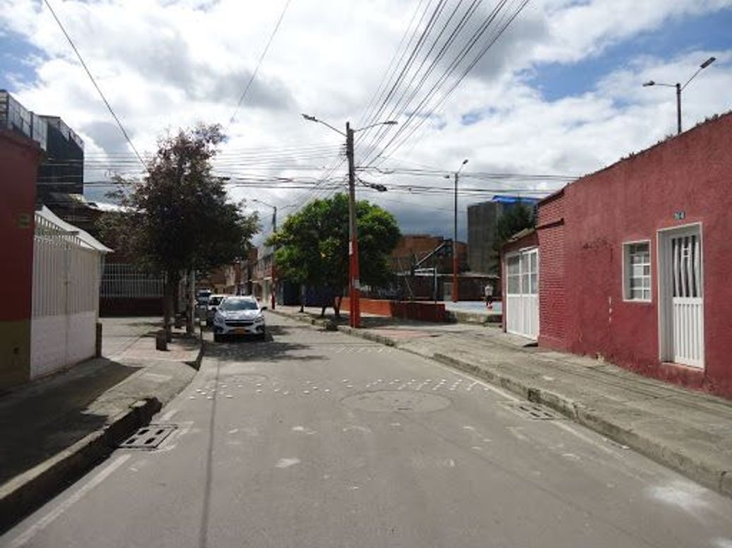 Casa de 12 alcobas en venta en Ciudad Kennedy Central, Bogotá, 300 m² · foto 11 de 12