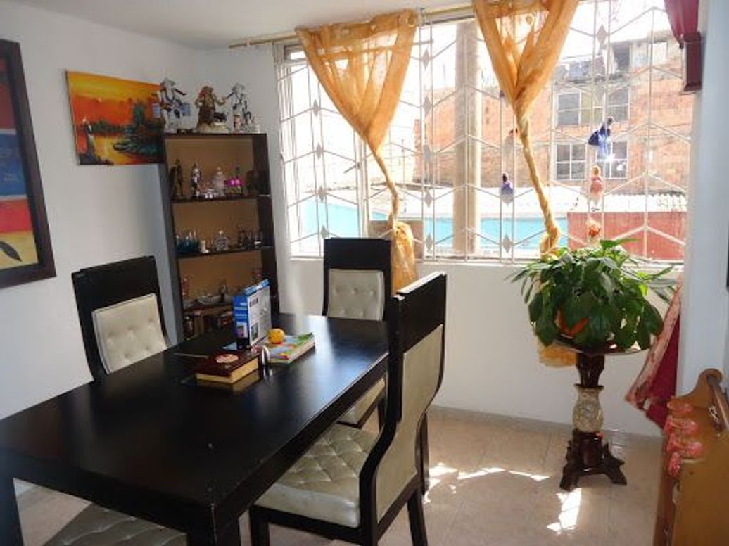 Casa de 12 alcobas en venta en Ciudad Kennedy Central, Bogotá, 300 m² · foto 8 de 12