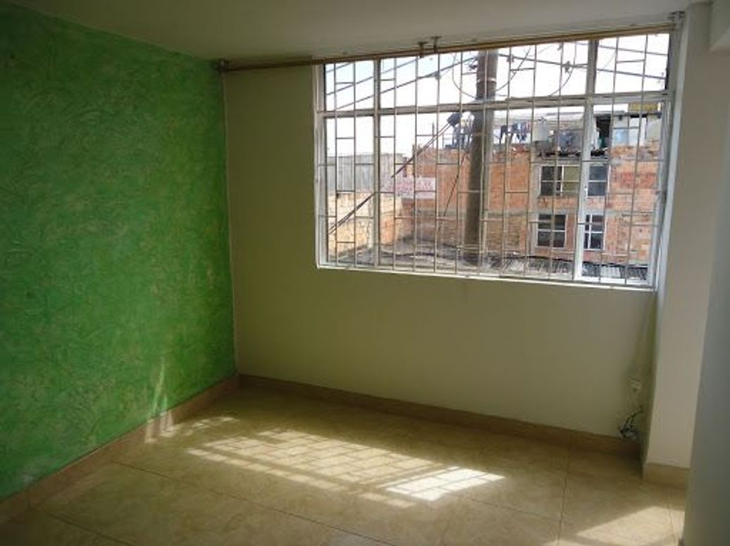Casa de 12 alcobas en venta en Ciudad Kennedy Central, Bogotá, 300 m² · foto 7 de 12
