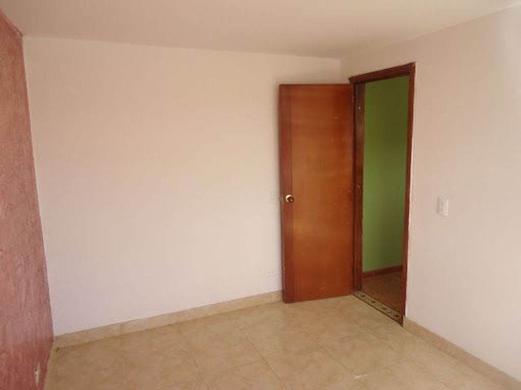 Casa de 12 alcobas en venta en Ciudad Kennedy Central, Bogotá, 300 m² · foto 5 de 12