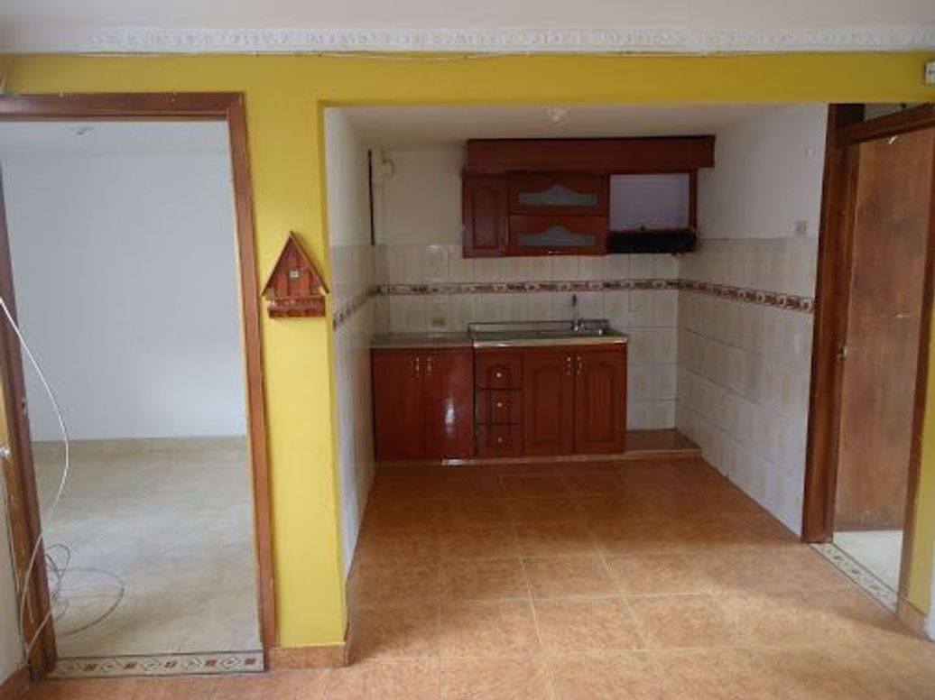 Casa de 12 alcobas en venta en Ciudad Kennedy Central, Bogotá, 300 m² · foto 2 de 12
