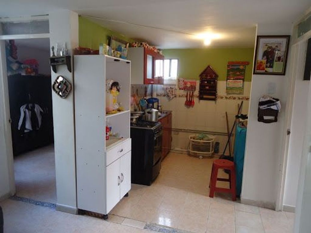Casa de 12 alcobas en venta en Ciudad Kennedy Central, Bogotá, 300 m² · foto 9 de 12