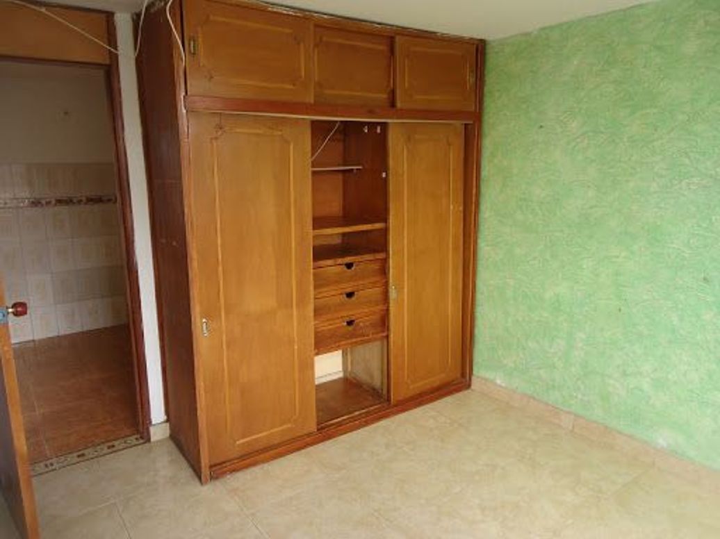 Casa de 12 alcobas en venta en Ciudad Kennedy Central, Bogotá, 300 m² · foto 6 de 12
