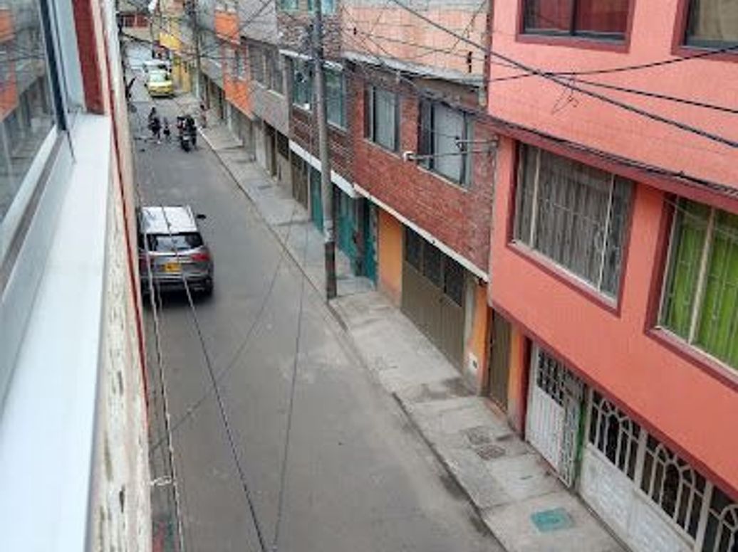 Casa de 5 alcobas en venta en Villa Zarzamora, Bogotá, 216 m² · foto 3 de 13