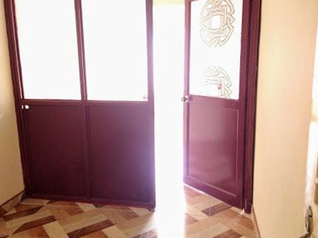 Casa de 10 alcobas en venta en San Pablo, Bogotá, 308 m² · foto 2 de 18