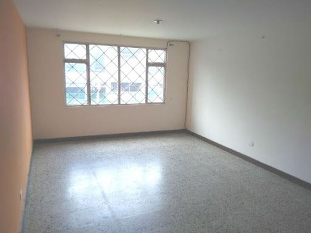 Casa de 13 alcobas en venta en Urbanización Carvajal, Bogotá, 280 m² · foto 9 de 20