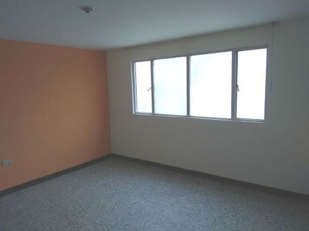 Casa de 13 alcobas en venta en Urbanización Carvajal, Bogotá, 280 m² · foto 10 de 20