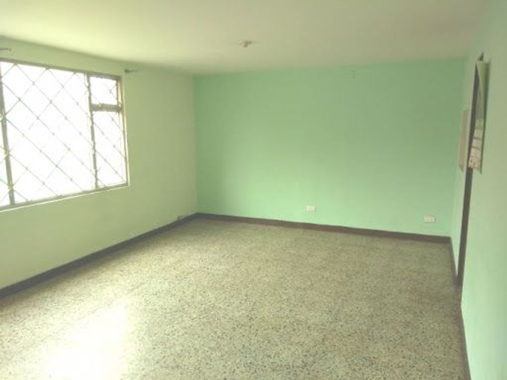 Casa de 13 alcobas en venta en Urbanización Carvajal, Bogotá, 280 m² · foto 8 de 20