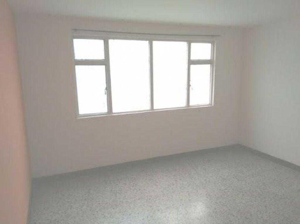 Casa de 13 alcobas en venta en Urbanización Carvajal, Bogotá, 280 m² · foto 5 de 20